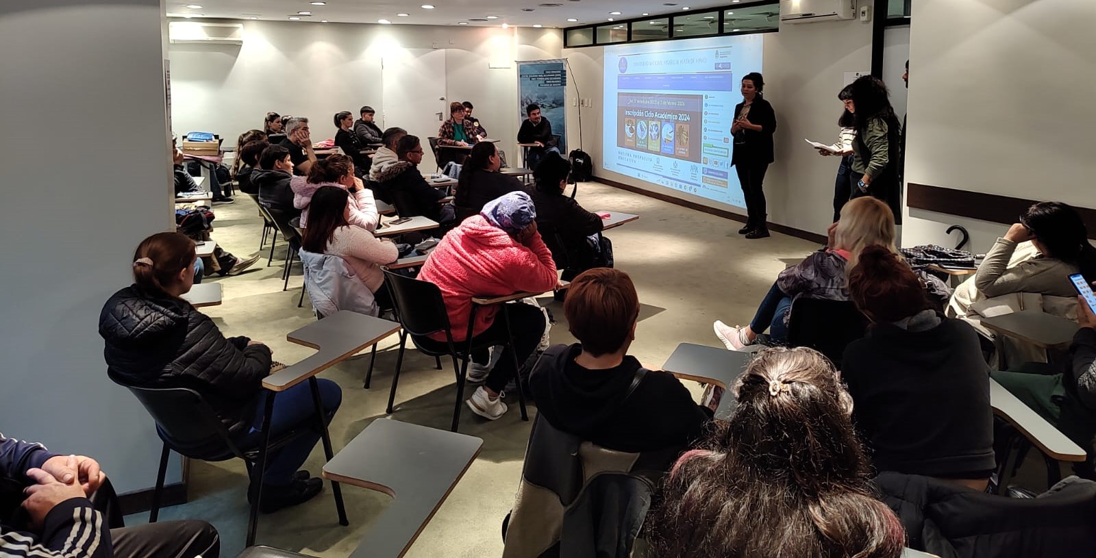 Visita de estudiantes a la UNMa - CENS 451 y 452 Lomas de Zamora y CENS 452 y 453 de Lanús.